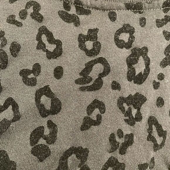 PINK Victorias Secret Black Drop Shoulder Velvet Cheetah Print Sweater XS - Picture 5 of 6